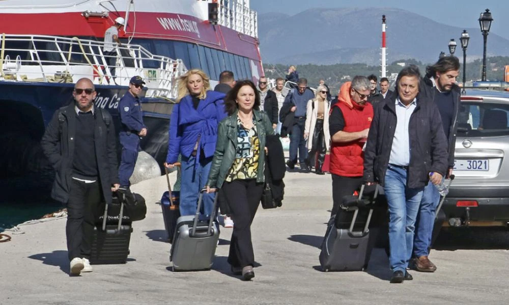 Συνεχίζονται και αύριο οι εργασίες της κοινοβουλευτικής ομάδας του ΣΥΡΙΖΑ στις Σπέτσες ανεξαρτήτως κακοκαιρίας